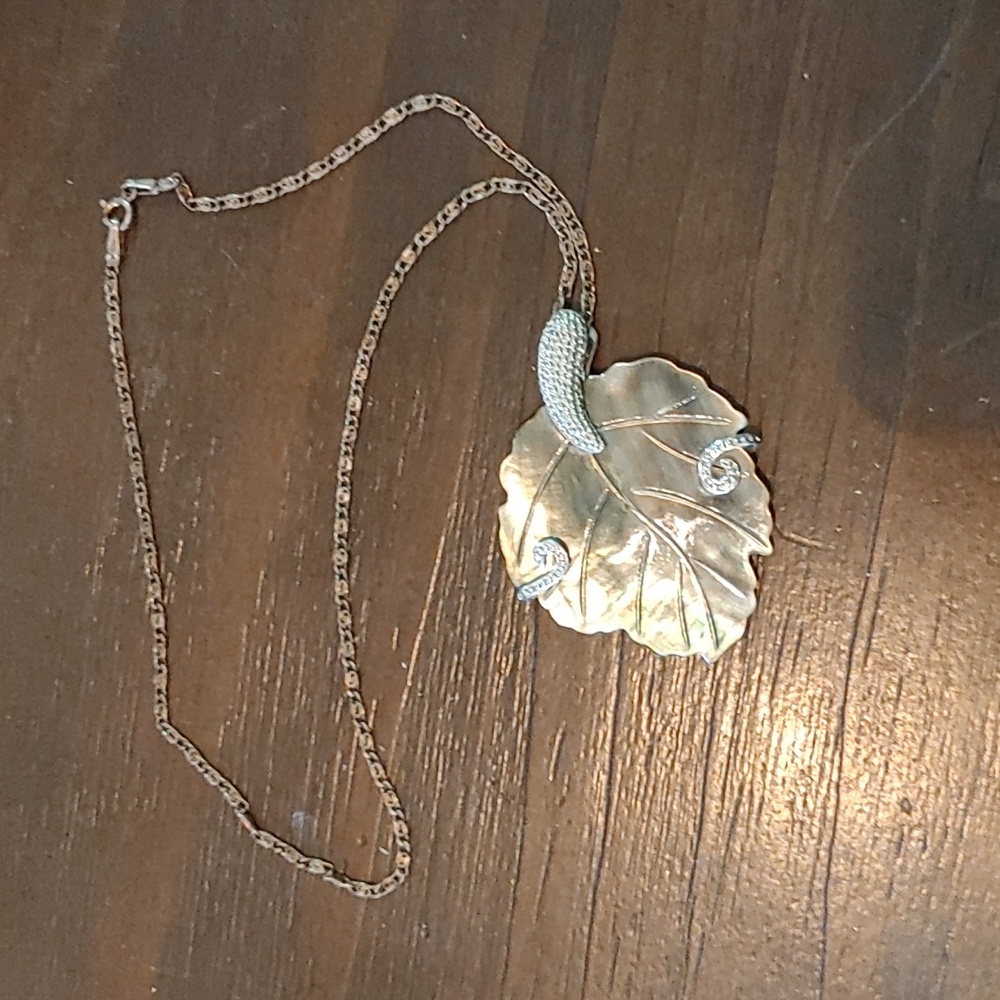 Leaf Pendant Necklace